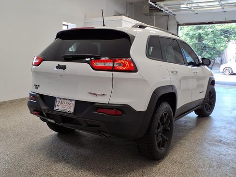 Used 2018 Jeep Cherokee Trailhawk w/ Comfort & Convenience Group AWD/4WD image 4