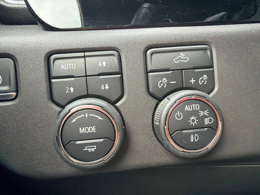 Used 2024 Chevrolet Silverado 1500 LT Trail Boss w/ Convenience Package II AWD/4WD image 23