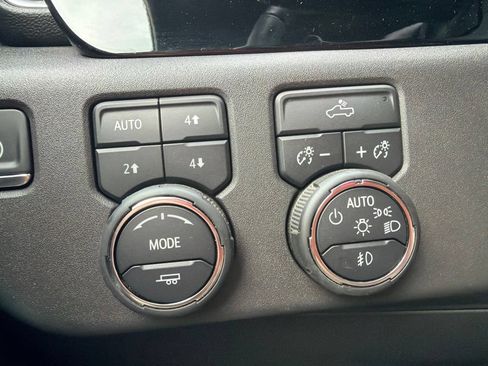 Used 2024 Chevrolet Silverado 1500 LT Trail Boss w/ Convenience Package II AWD/4WD image 23