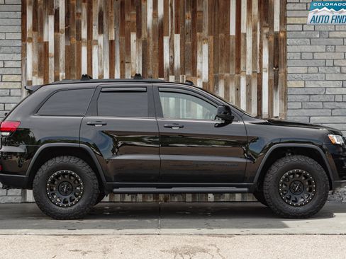 Used 2019 Jeep Grand Cherokee Laredo AWD/4WD image 8