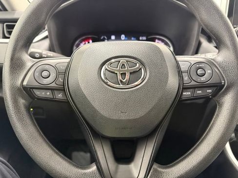 Used 2025 Toyota RAV4 XLE FWD image 40