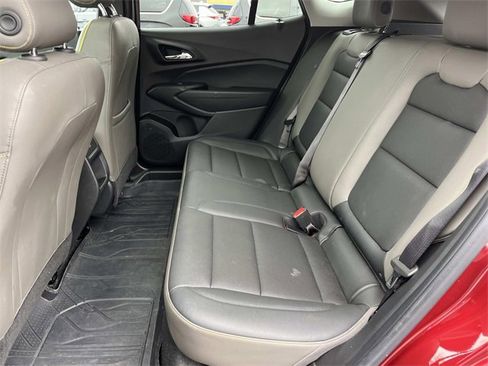 Used 2024 Chevrolet Trax ACTIV w/ Sunroof Package image 21