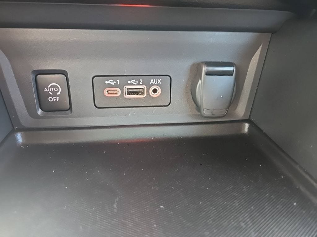Used 2025 Nissan Sentra SR FWD image 18