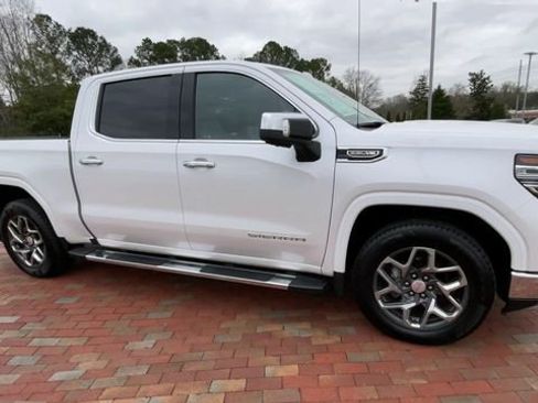 Used 2022 GMC Sierra 1500 SLT w/ SLT Premium Plus Package AWD/4WD image 3