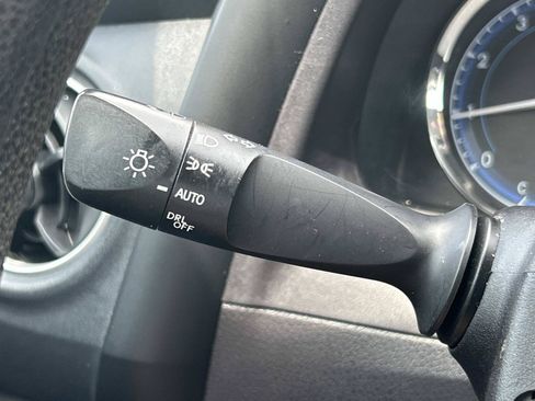 Used 2018 Toyota Corolla LE FWD image 23