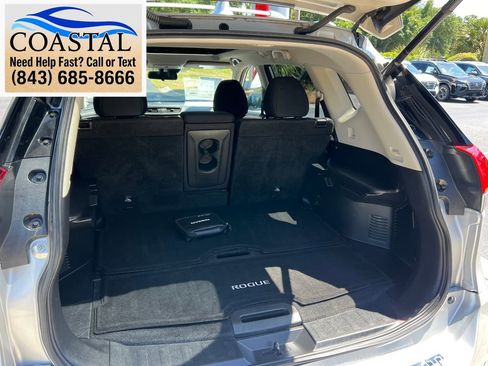 Used 2020 Nissan Rogue SV w/ Sun & Sound Touring Package FWD image 17