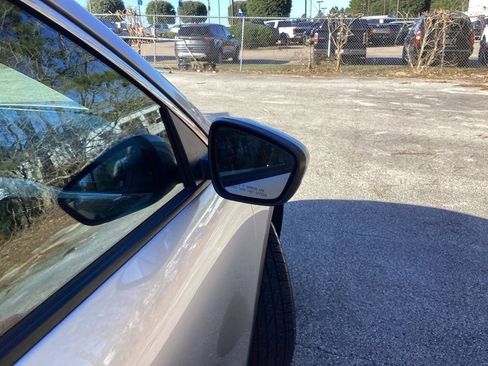 Used 2020 Ford Escape SE image 22