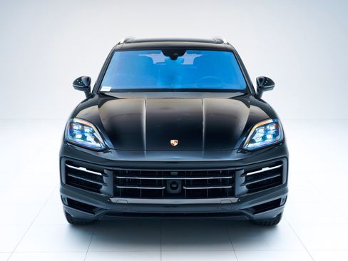 Used 2025 Porsche Cayenne S image 6