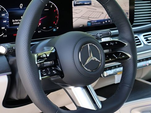 New 2026 Mercedes-Benz GLS 450 4MATIC image 19