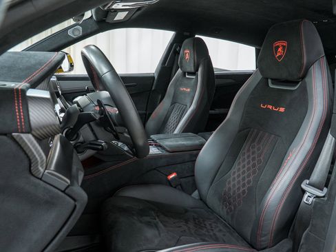 Used 2023 Lamborghini Urus Performante image 16