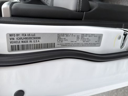 New 2025 Jeep Grand Cherokee Limited image 36