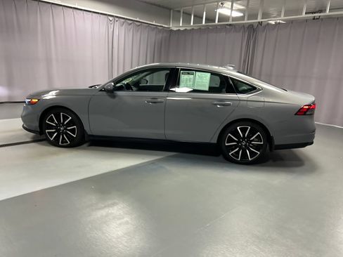 Used 2023 Honda Accord Touring image 4
