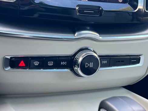 Used 2023 Volvo XC60 B5 Core image 24