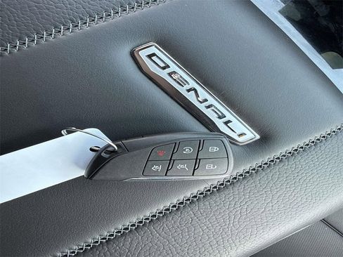Used 2025 GMC Yukon Denali image 34