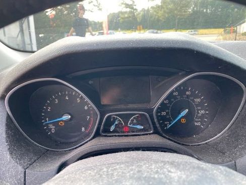Used 2015 Ford Focus SE w/ SE Cold Weather Package FWD image 20