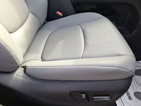 Used 2025 Toyota Sienna XLE image 35