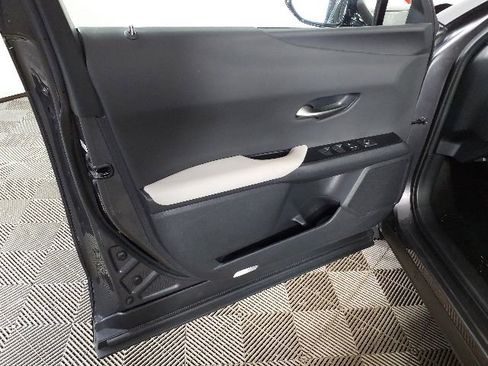 Used 2022 Lexus UX 250h w/ Premium Package AWD/4WD image 17