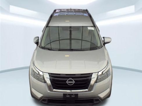 Used 2024 Nissan Pathfinder SV FWD image 3
