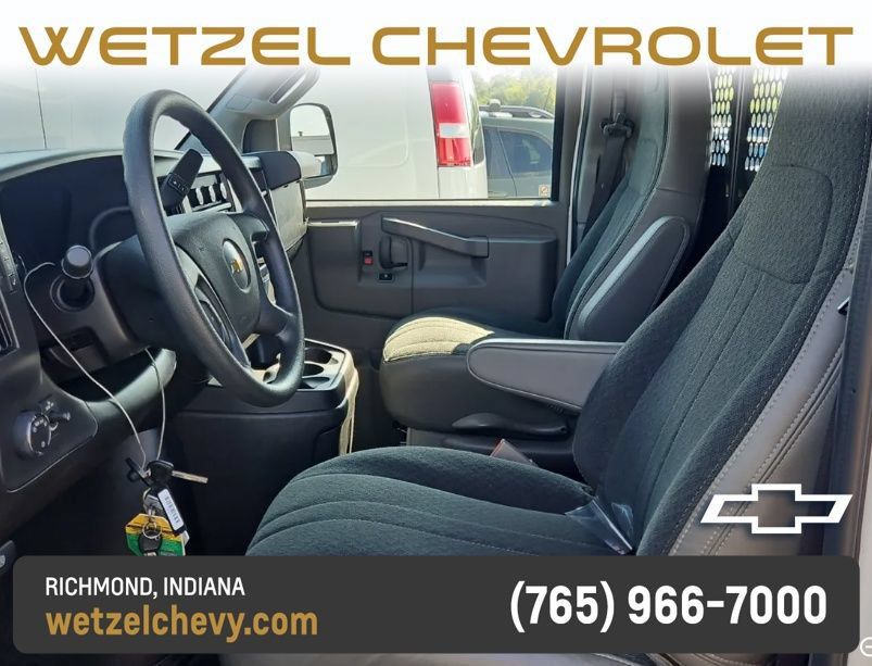 Used 2025 Chevrolet Express 2500 w/ Driver Convenience Package RWD image 3