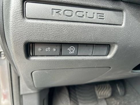 Used 2023 Nissan Rogue S AWD/4WD image 13