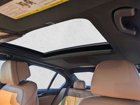 Used 2018 BMW 530e w/ M Sport Package 2 image 17