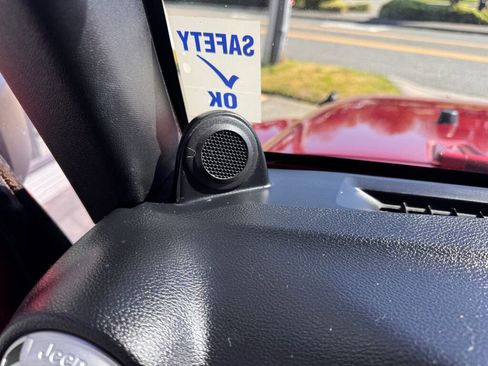 Used 2012 Jeep Wrangler Unlimited Sahara w/ Connectivity Group AWD/4WD image 35