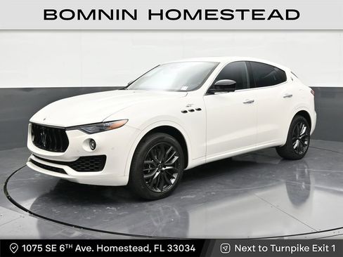 Used 2024 Maserati Levante GT Ultima image 1