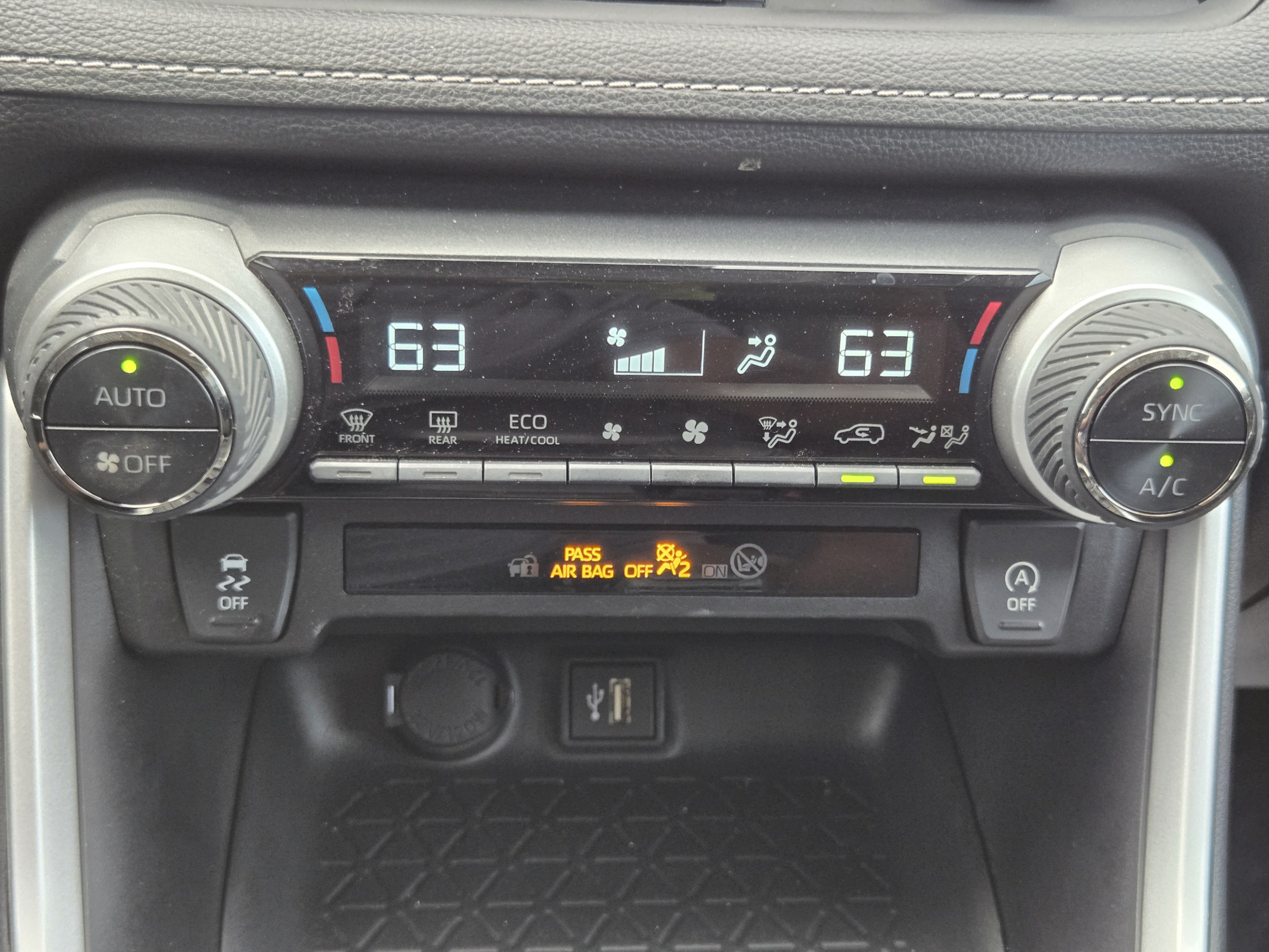 Used 2025 Toyota RAV4 XLE FWD image 15
