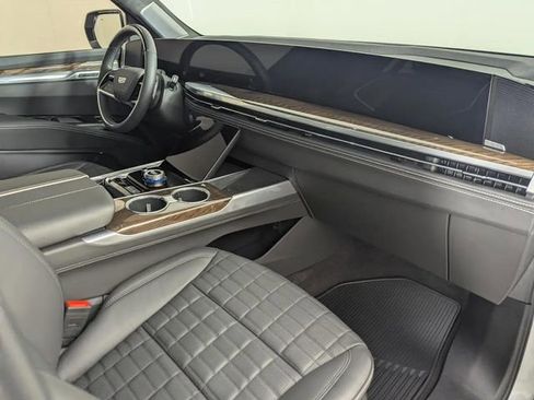 Used 2025 Cadillac Escalade Sport Platinum image 30
