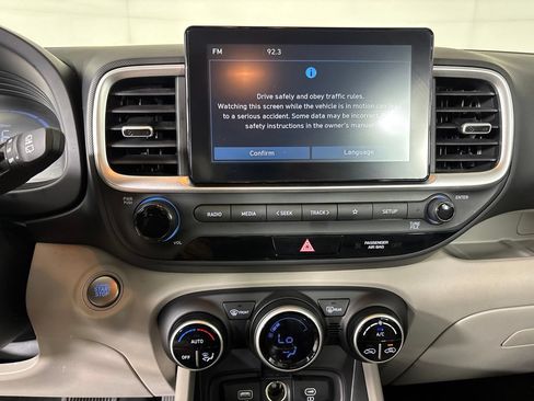 Used 2025 Hyundai Venue SEL FWD image 19