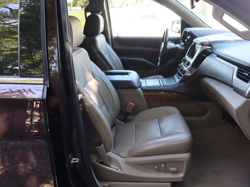 Used 2020 Chevrolet Suburban Premier AWD/4WD image 24