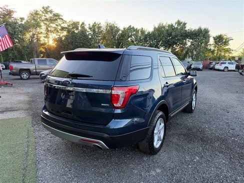 Used 2016 Ford Explorer XLT w/ Equipment Group 202A AWD/4WD image 4