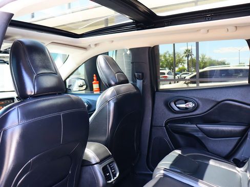 Used 2016 Jeep Cherokee Limited image 34