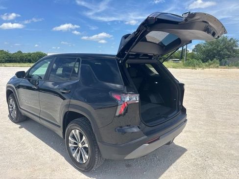 Used 2026 Chevrolet Equinox LT FWD image 4