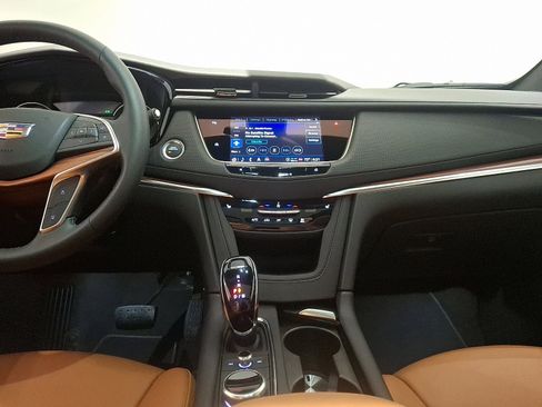 Certified 2025 Cadillac XT5 Premium Luxury image 16