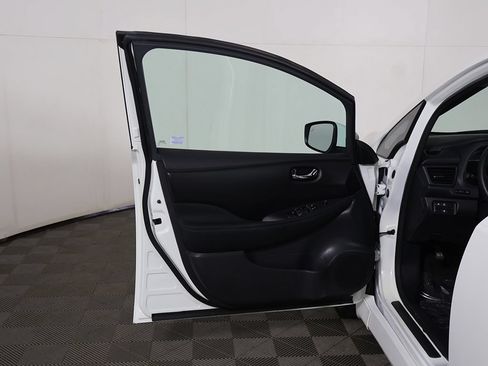 Used 2025 Nissan Leaf S FWD image 16