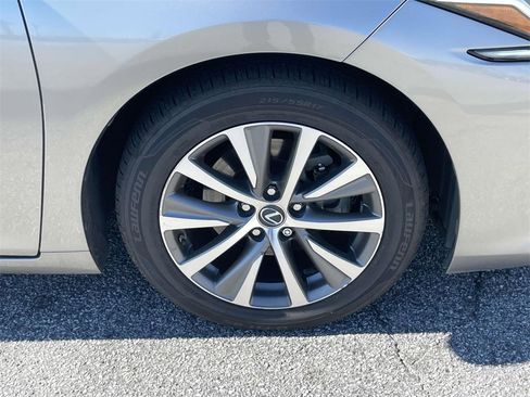 Used 2019 Lexus ES 350 image 9