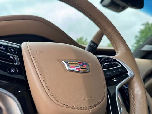 Used 2018 Cadillac Escalade Platinum AWD/4WD image 19