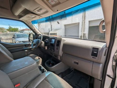 Used 2019 Nissan NV 2500 SV image 14