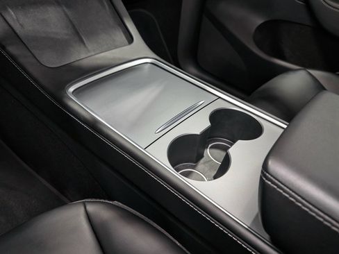 Used 2024 Tesla Model Y Long Range image 17