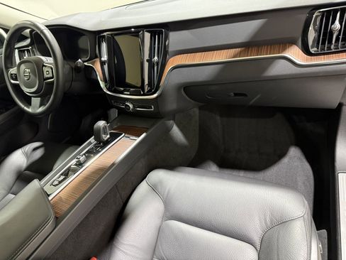 Used 2025 Volvo V60 B5 Cross Country Plus image 11