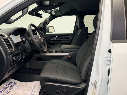 New 2026 RAM 1500 4x4 Crew Cab image 3
