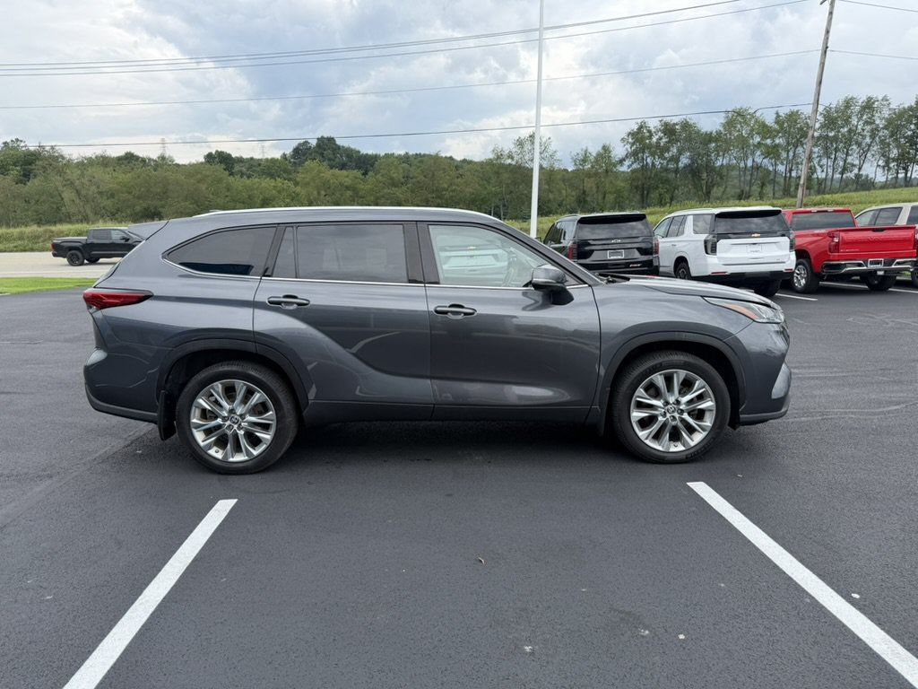 Used 2021 Toyota Highlander Limited AWD/4WD image 7