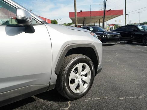 Used 2021 Toyota RAV4 LE AWD/4WD image 17