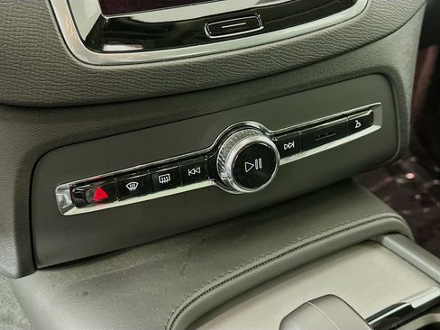 Used 2025 Volvo XC90 B5 Core AWD/4WD image 15