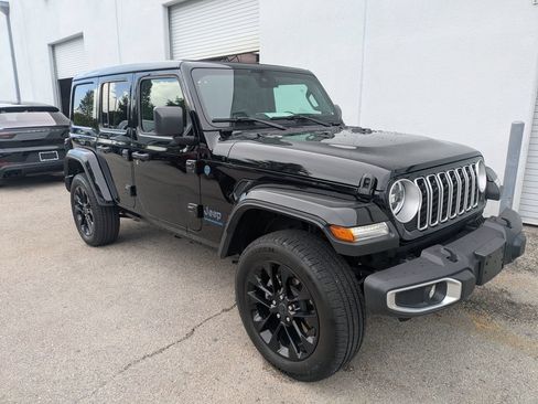 Used 2025 Jeep Wrangler Unlimited Sahara w/ Safety Group AWD/4WD image 2