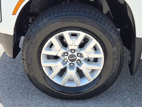 Used 2024 Nissan Frontier SV w/ SV Convenience Package AWD/4WD image 7