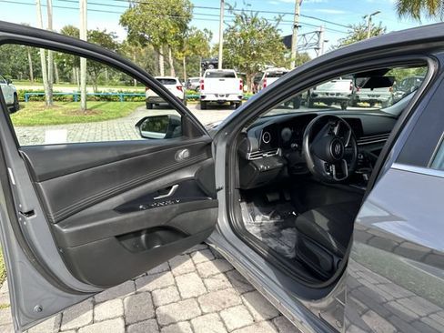 Used 2025 Hyundai Elantra SEL FWD image 22