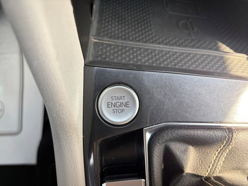 Used 2024 Volkswagen Tiguan SE AWD/4WD image 30