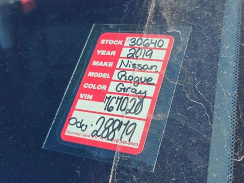 Used 2019 Nissan Rogue SL w/ Premium Package image 10